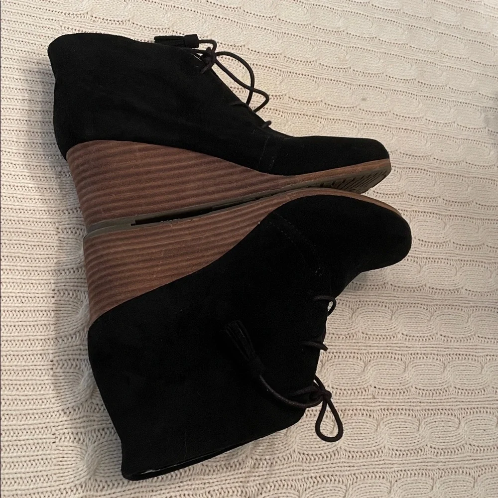 Women’s 9 Dr. Scholl’s Dakota black Be Energized boot foam technology wedge heel